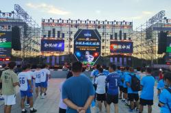 激烈角逐引发观众狂热，足球场上对决无限精彩的简单介绍