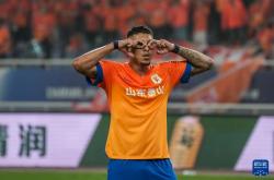 山东鲁能队伍异常强劲，击败对手