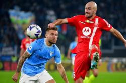 包含佛罗伦萨客场击败拉齐奥，保级形势稍有起色的词条