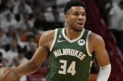 雄鹿全队状态低迷，安特托昆博遭遇重伤的简单介绍