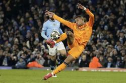 曼城客场逆转，挺进淘汰赛！的简单介绍