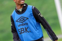 包含伯恩茅斯连胜，赢得了全场掌声的词条