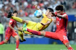 日韩对决激烈战斗，酣畅淋漓比赛