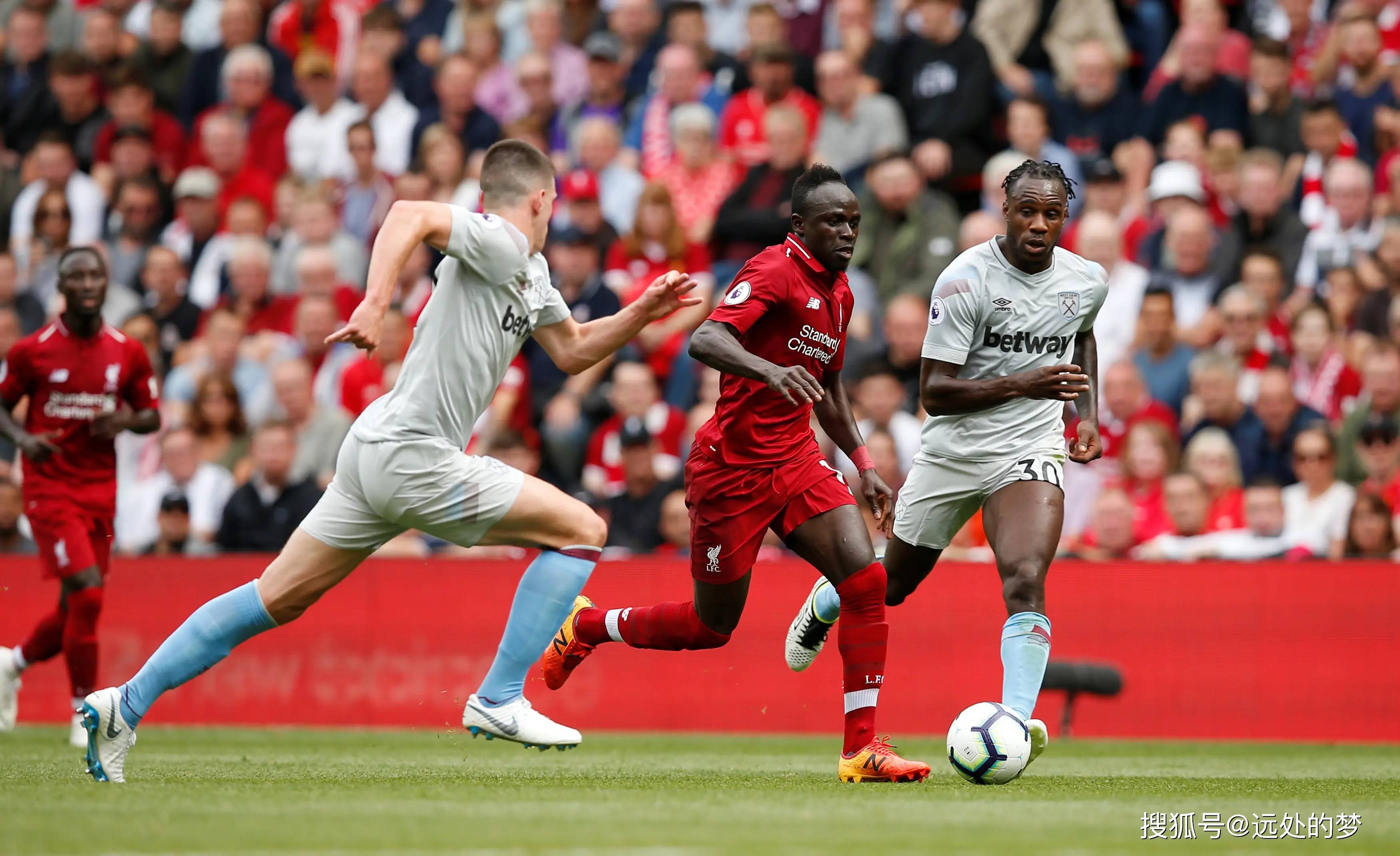 莱斯特城客场不敌西汉姆联,遭遇赛季首败 莱斯特城客场不敌西汉姆联,遭遇赛季首败