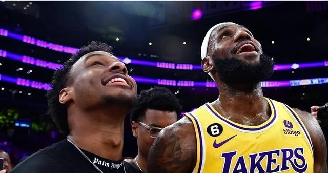 NBA巨星连场大秀，球场上掀起欢呼声潮的简单介绍