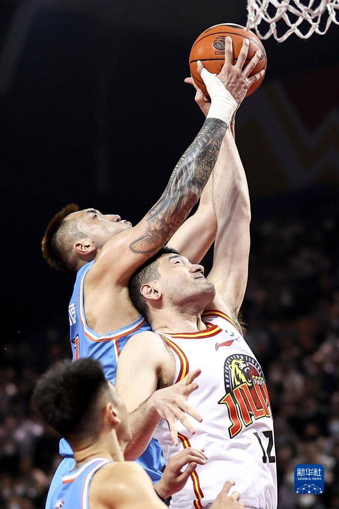 江苏男篮击败吉林,展现实力 江苏男篮击败吉林,展现实力