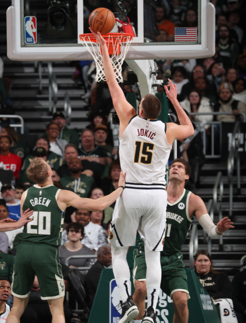 雄鹿队教练鼓励球员尽全力发挥实力 雄鹿队教练鼓励球员尽全力发挥实力