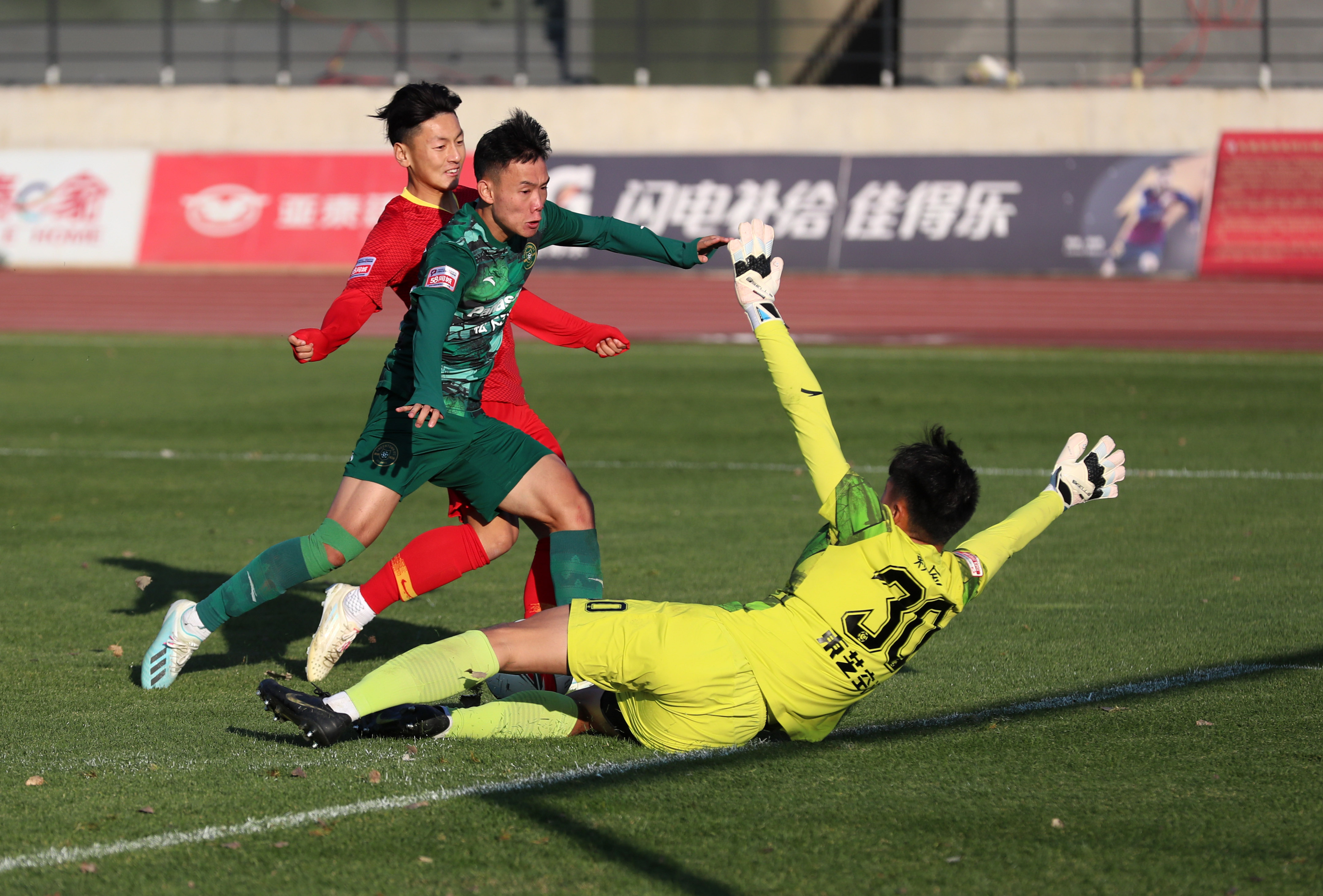 山东鲁能胜杭州绿城,一路领先锋 山东鲁能胜杭州绿城,一路领先锋