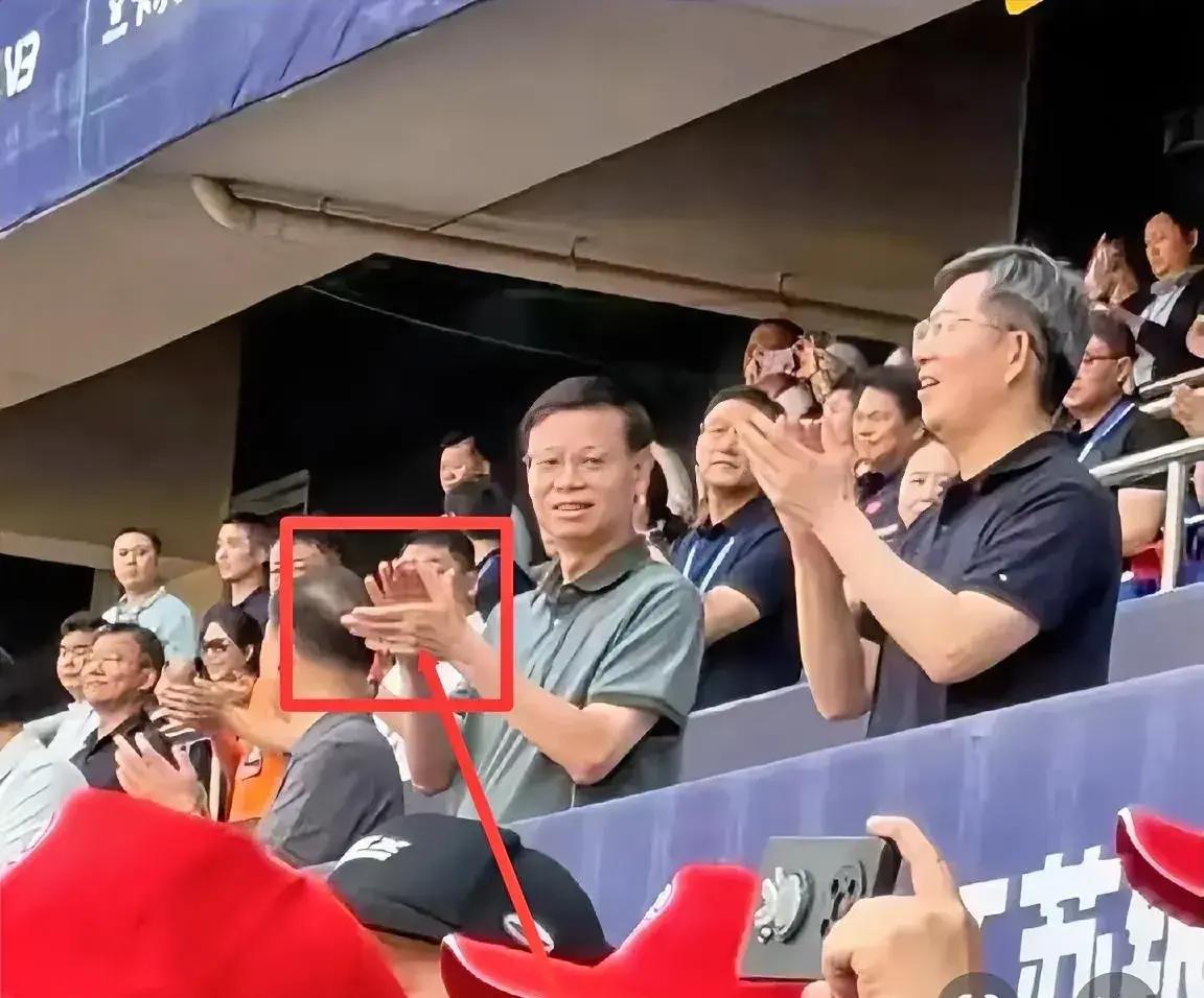 江苏客场逆袭,赢得球迷掌声 江苏客场逆袭,赢得球迷掌声