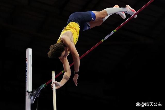 瑞典选手强势夺魁,登上颁奖台 瑞典选手强势夺魁,登上颁奖台