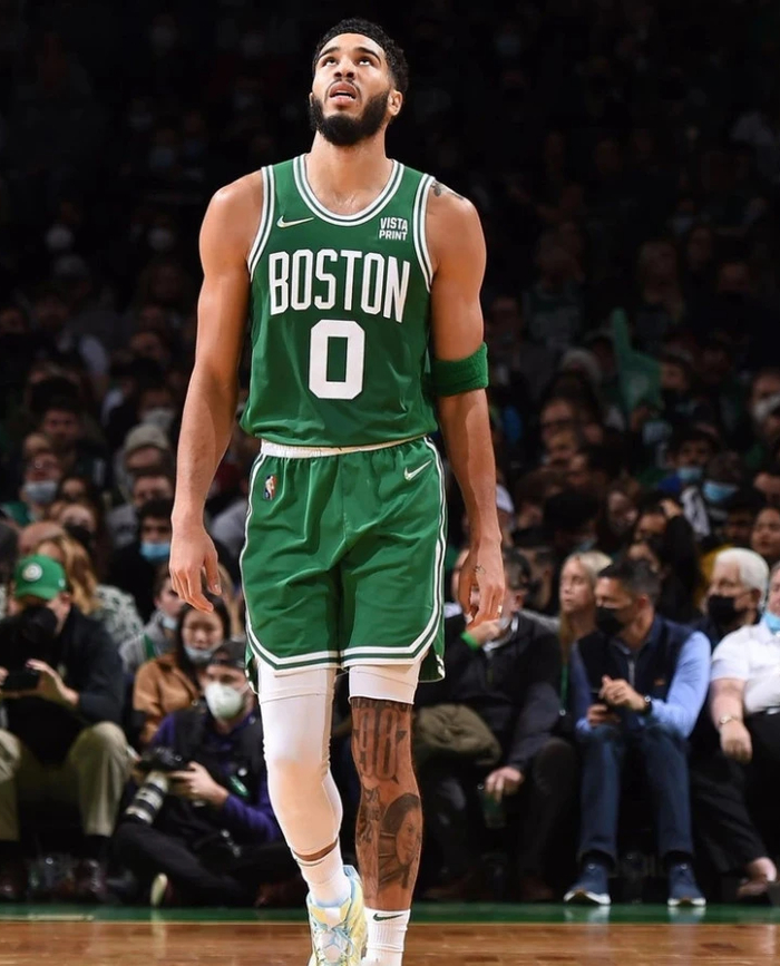 绿城球员表现出色,豪取三连胜的简单介绍 绿城球员表现出色,豪取三连胜的简单介绍