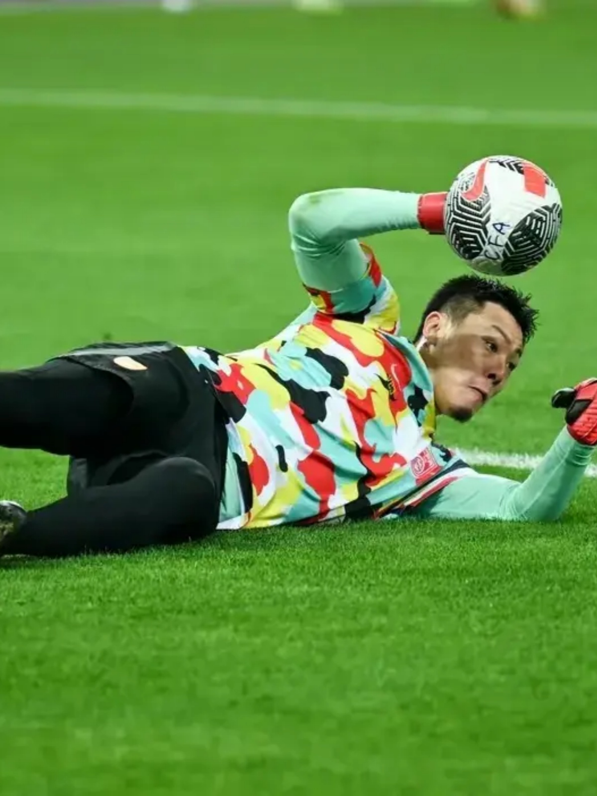 精彩比赛中,球员表现出色,帮助球队逆转胜利 精彩比赛中,球员表现出色,帮助球队逆转胜利