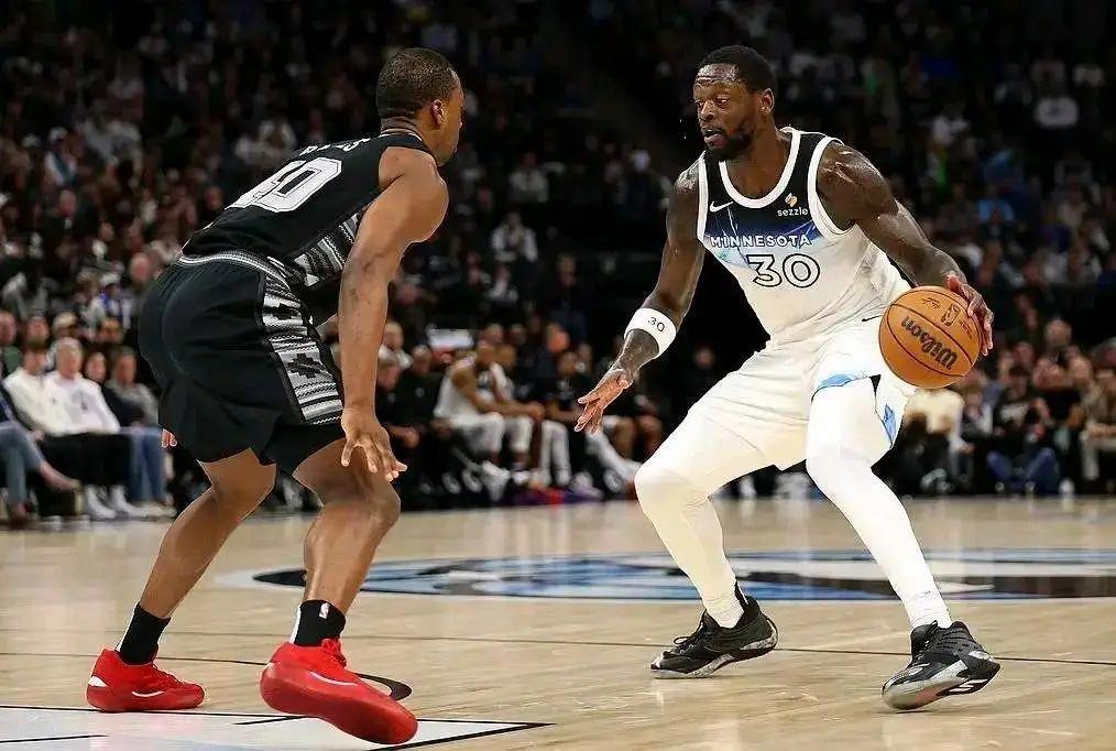 黑马崛起!参赛选手意外夺冠惊艳全场 黑马崛起!参赛选手意外夺冠惊艳全场