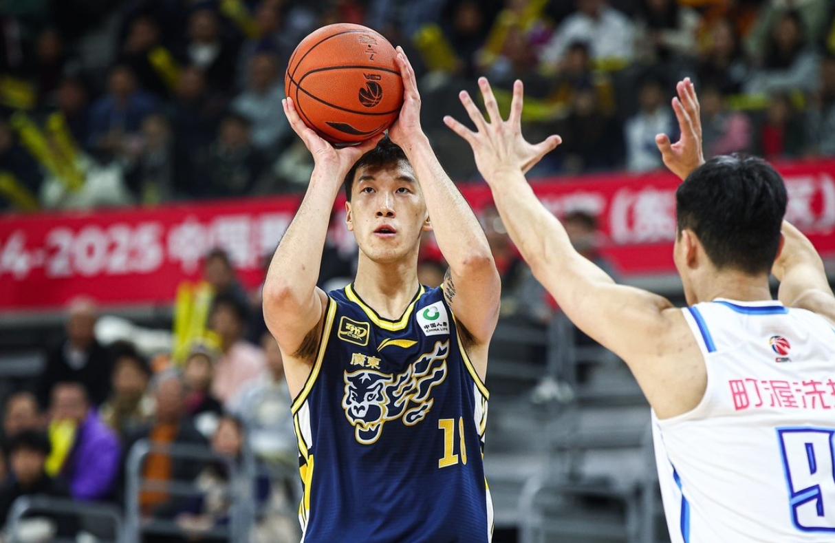 广东男篮主场大胜，轻松晋级